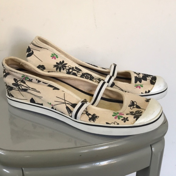 Roxy elastic strap slip on shoes - Picture 1 of 8